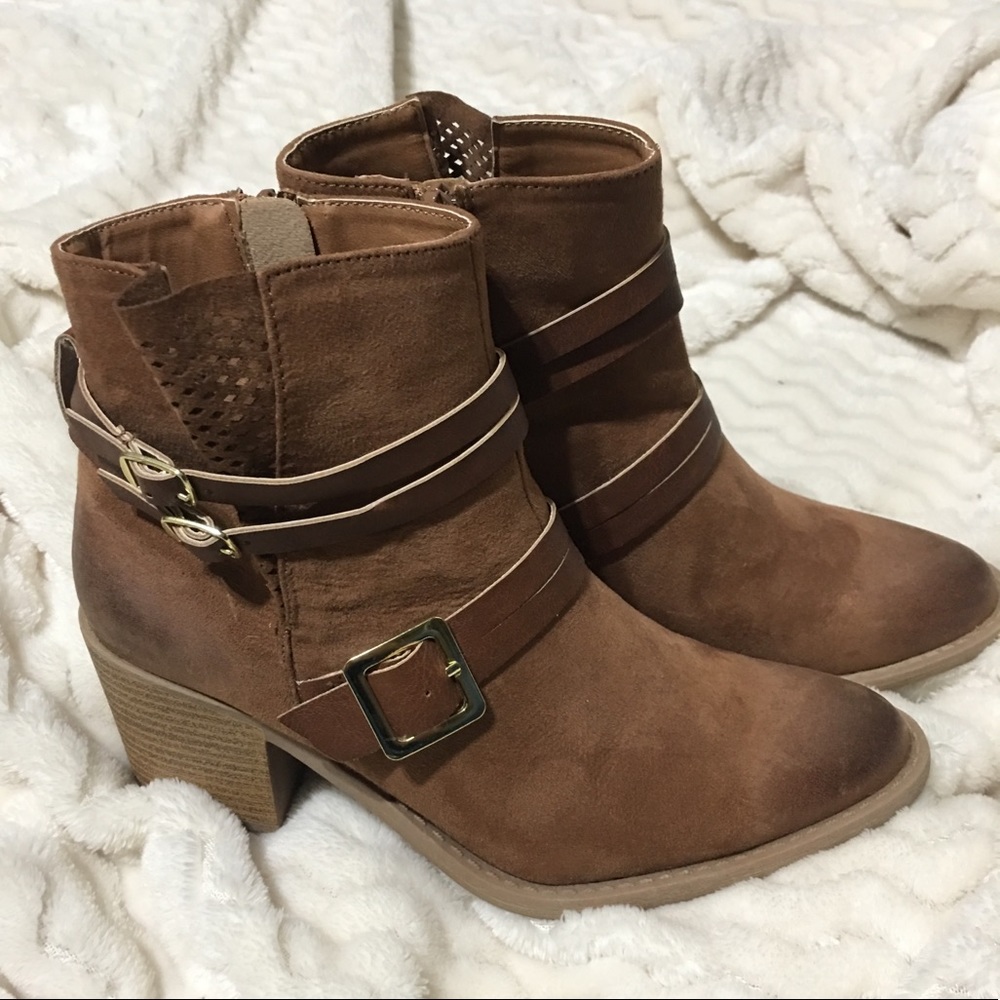 Qupid ankle booties